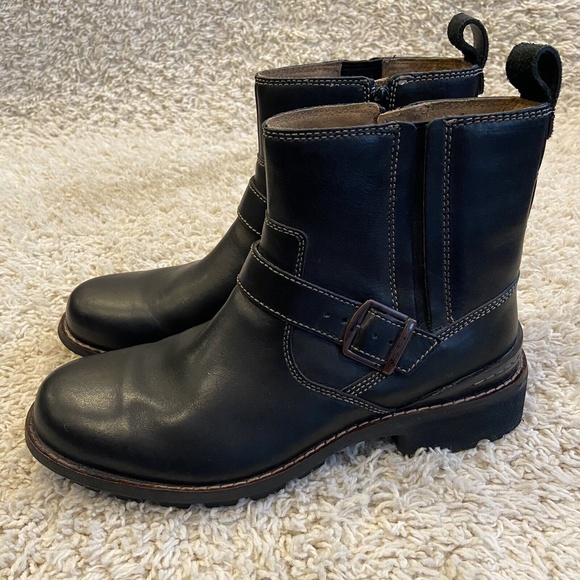 Clarks Men’s Chilton Black Leather Biker Boots Size 8 W Side Zip 82174 EUC main image 7